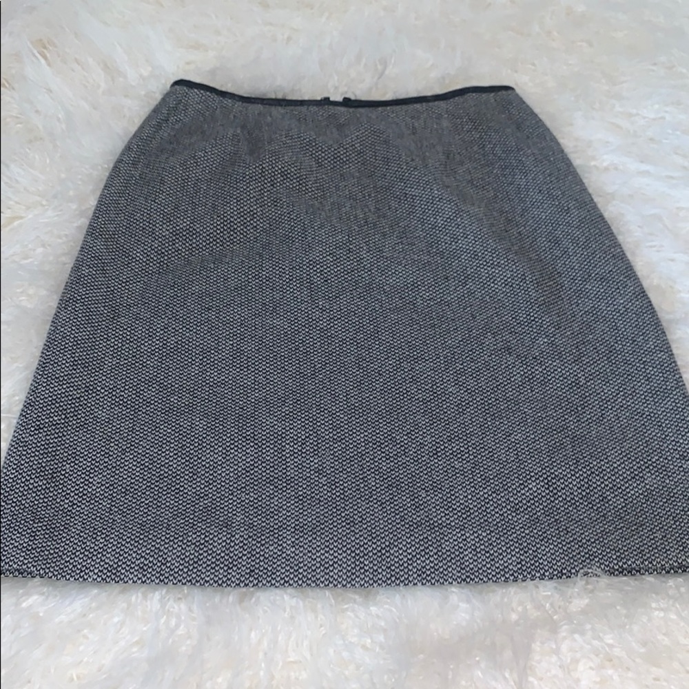 grey skirt